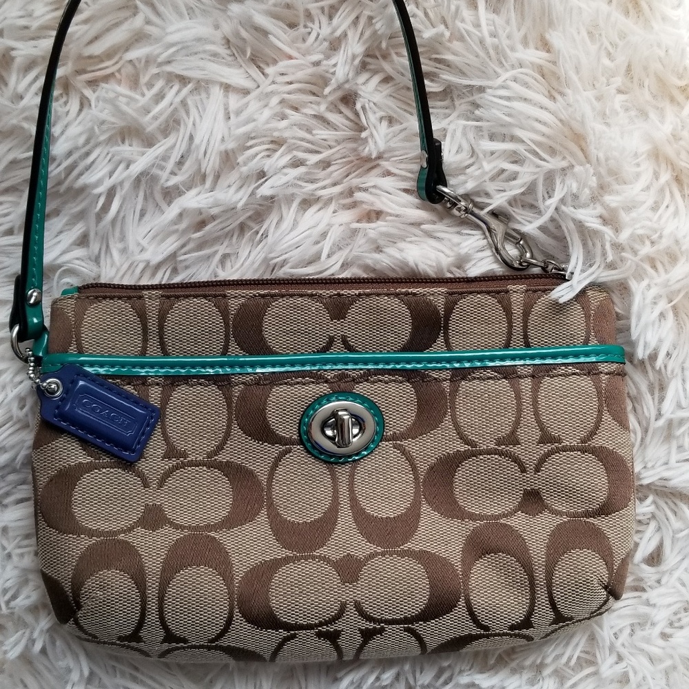 Coach wristlet. Excellent condition.